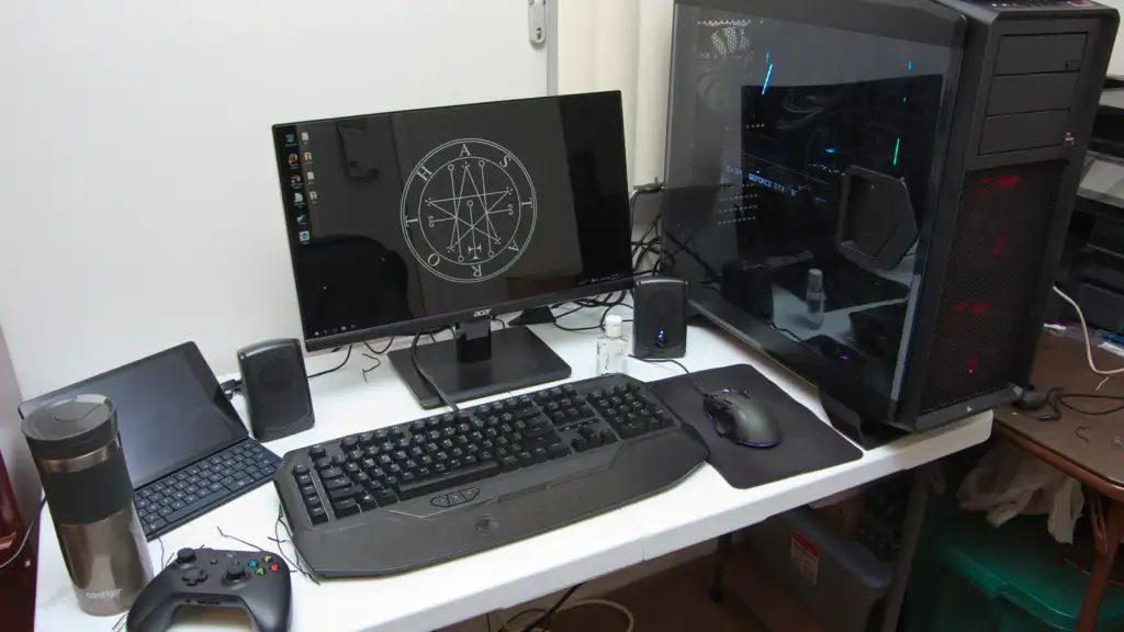 Mac vs PC gaming: Gaming PC-Setup - Astaroth- The Completed System