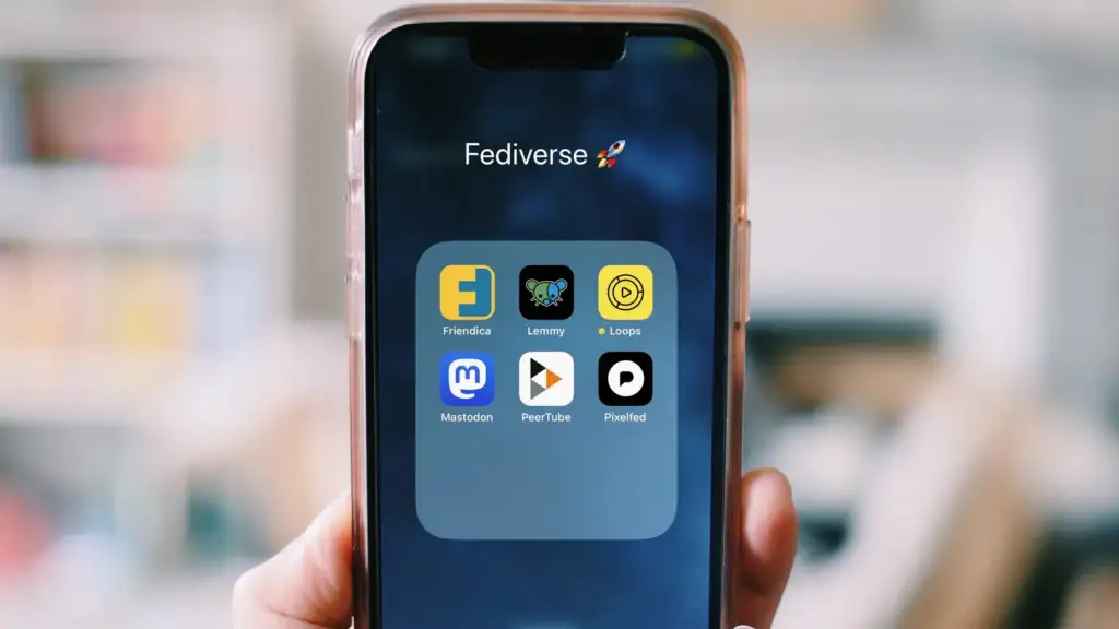 governments ban apps: Fediverse smartphone apps (photo by Elena Rossini)