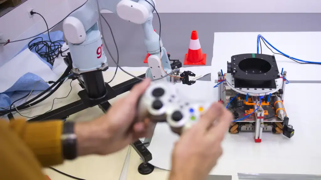 robots learn: Controlling robotic arm ESA15746126