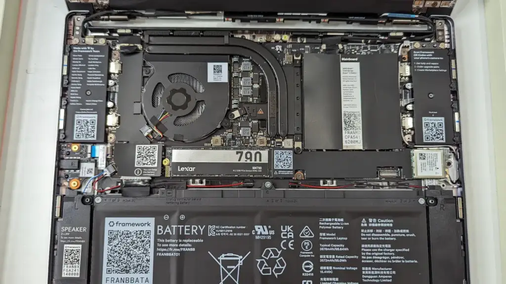 Intel Core Ultra vs Snapdragon X: Framework Laptop 13 - 2023 AMD Ryzen - Internal motherboard and component view