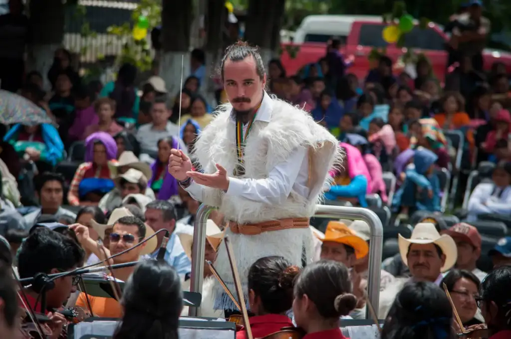 multi-agent system: Orchestra conductor in a chuj