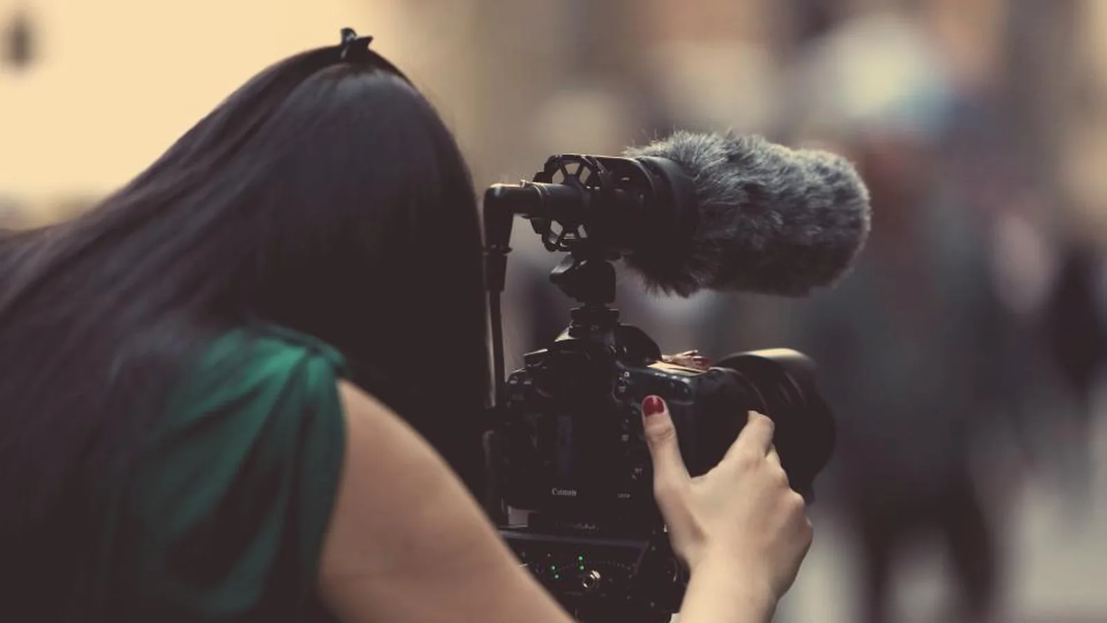 PNG vs JPG: 5 Differences and the Best Time to Use Each