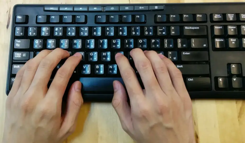 prompt engineering: Keyboard with fingers