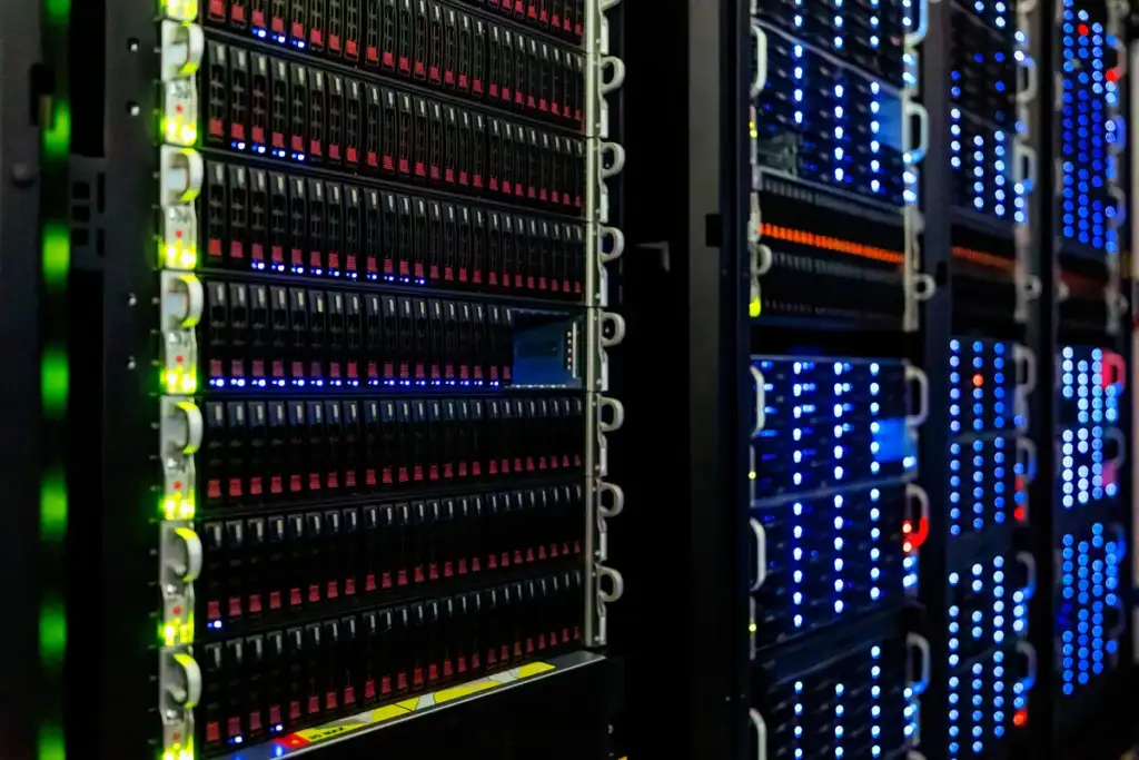 MacBook Pro M6 AI: NOIRLab HQ Server Racks (6V6A0395-CC)
