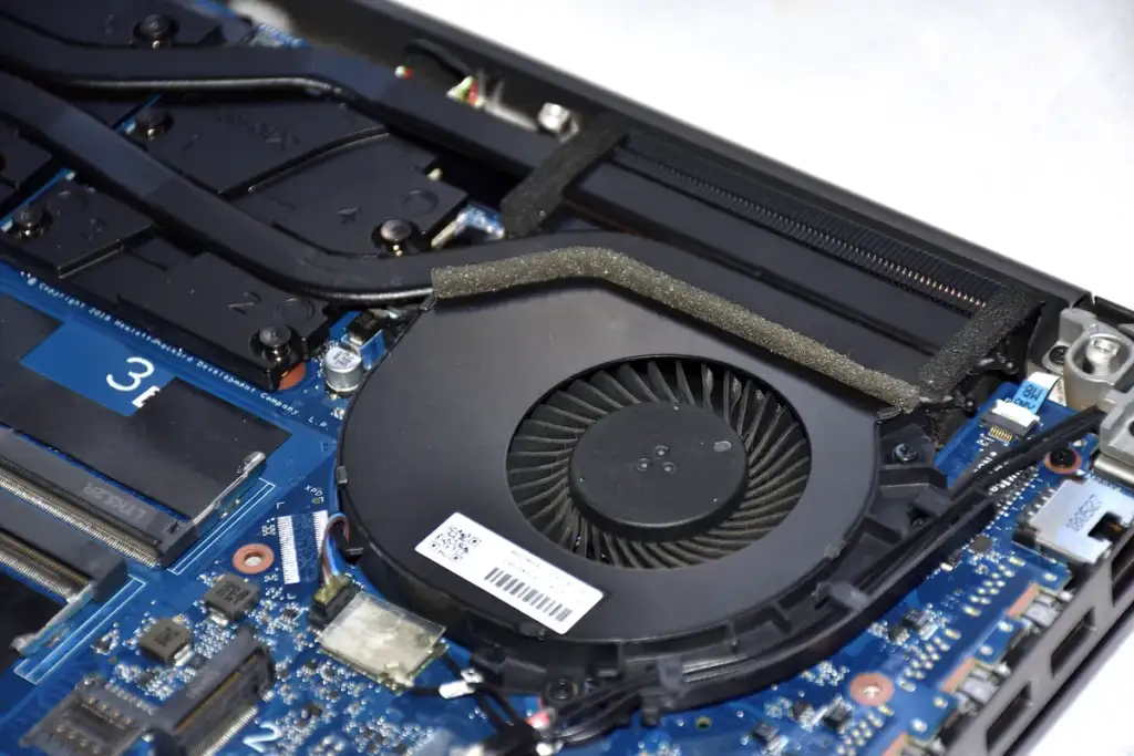 MacBook Pro M6 vs M5: Centrifugal Cooling Fan