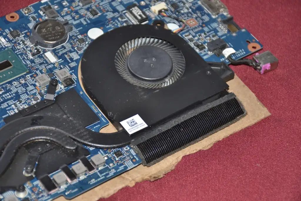 Surface Laptop Ultra: Laptop Heatsink