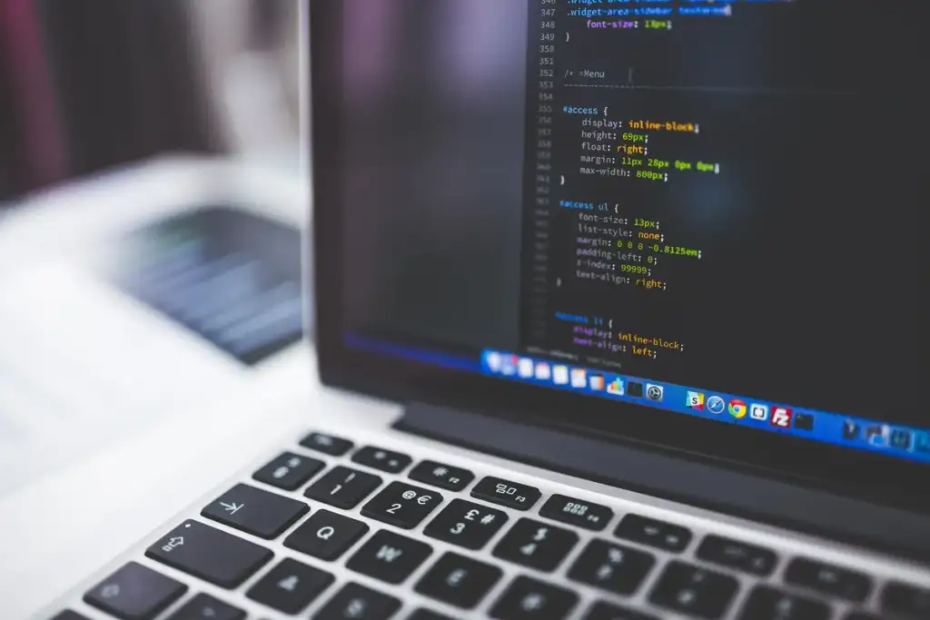 Surface Laptop vs MacBook: Laptop Programmcode