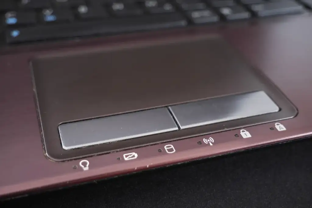 Surface Laptop vs MacBook: Laptop touchpad 20190320