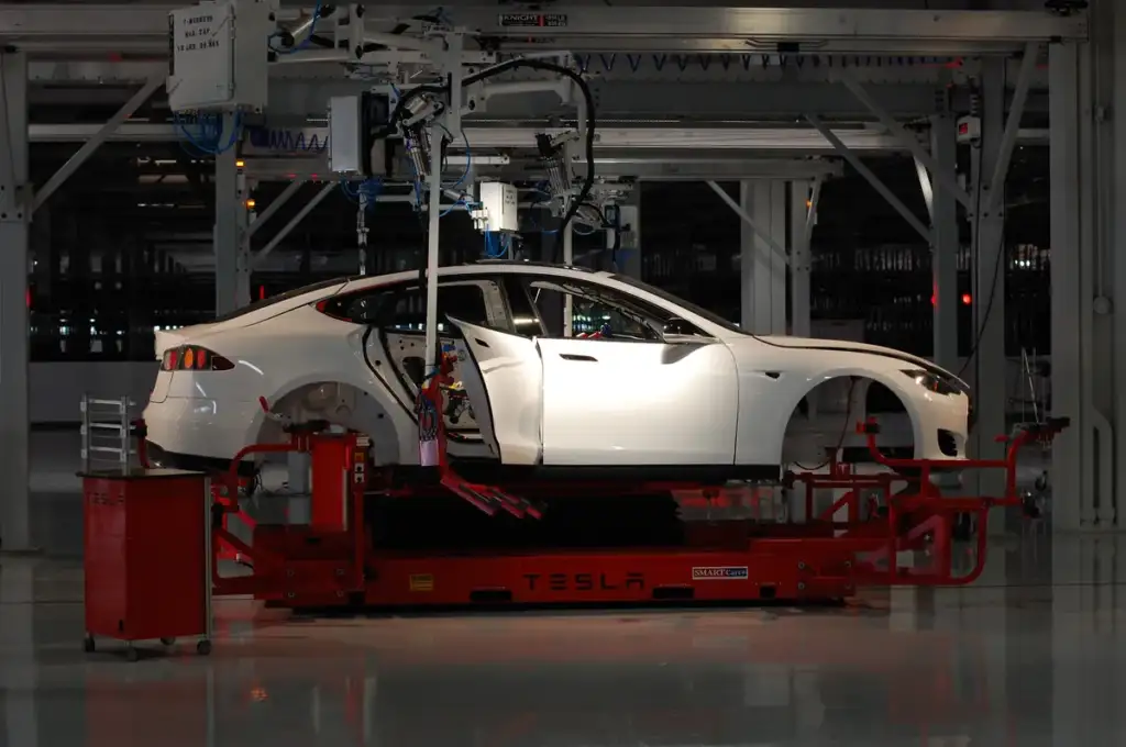 Tesla Roadster flying car: Tesla Factory, Fremont (CA, USA) (8763130149)
