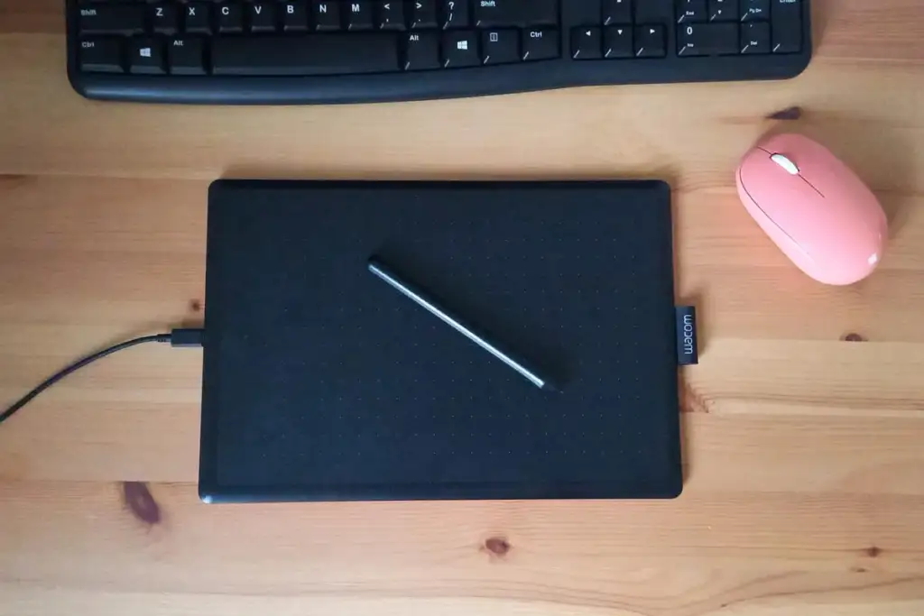 touchscreen MacBook Pro: Minimalistic workspace with tablet